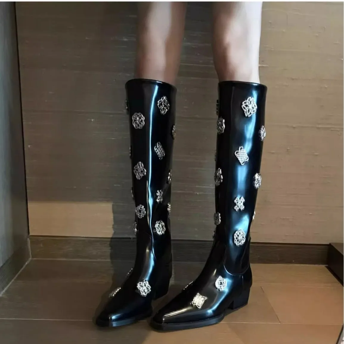 

Black Long Boots with Metal Decoration New Style Spicy Girl High-End Feeling Western Cowboy Boots, Retro Thick Heel Travel Boots