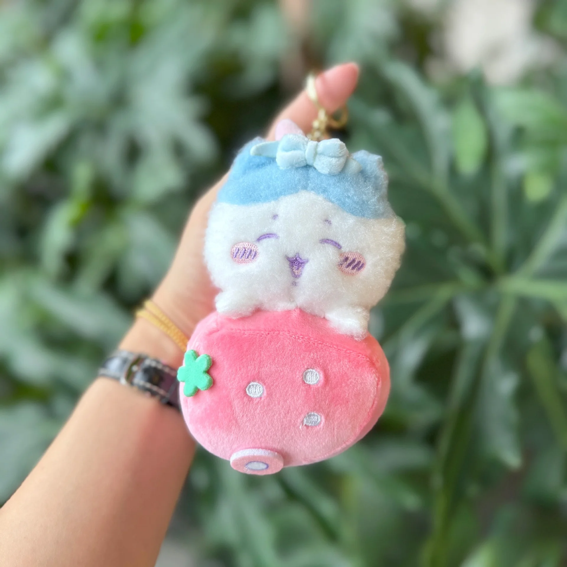 Hachiware Usagi Strawberry Car - Carabiner Keychain ulasan dan harga
