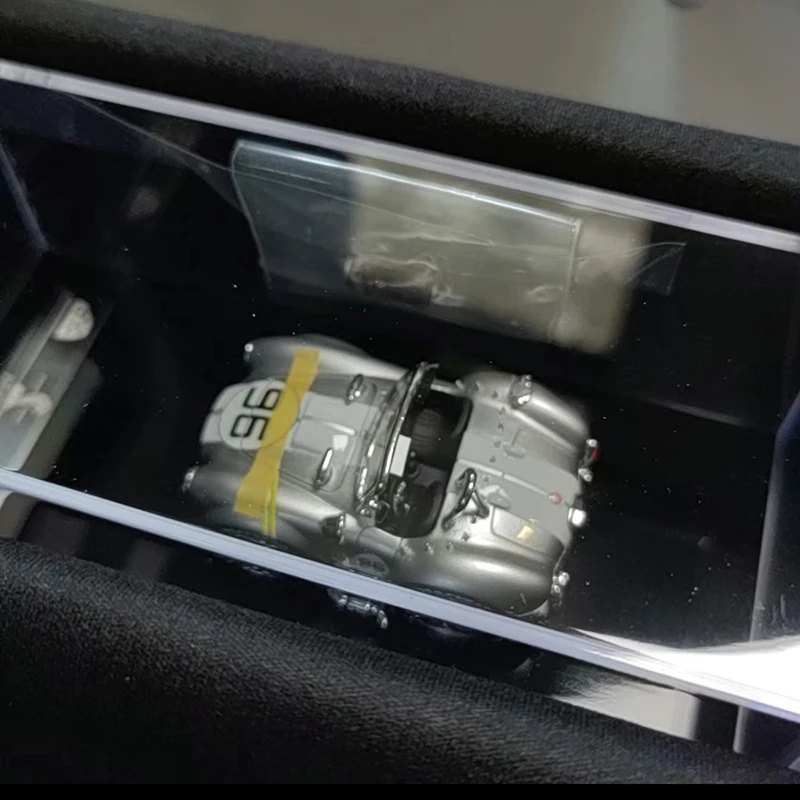 

Модель автомобиля из сплава по индивидуальному заказу, масштаб 1/64