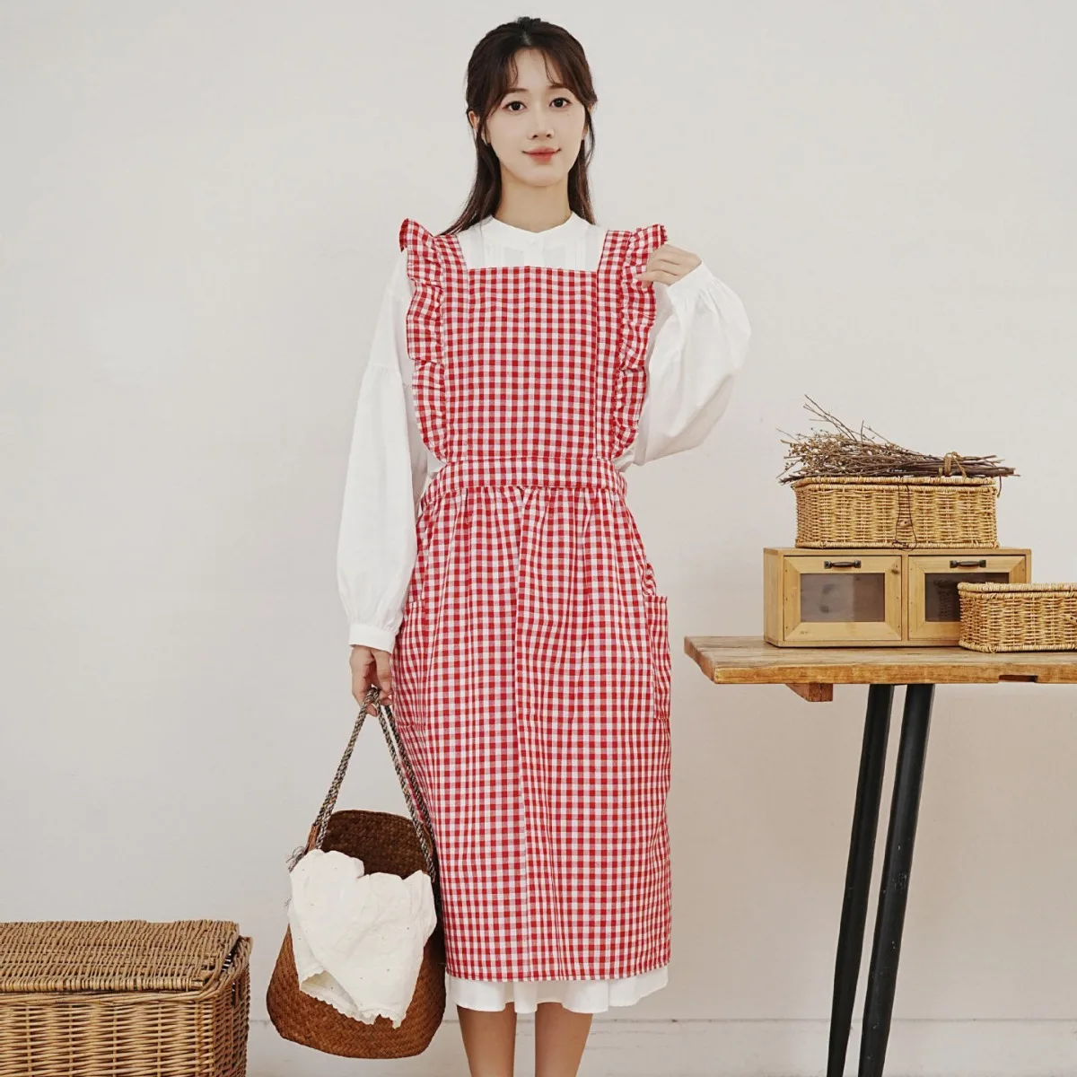 Vintage Plaid Ruffled Apron Women Baking Art Nail Art Anti Fouling Cover Pure Cotton Home Kitchen Cleaning Apron