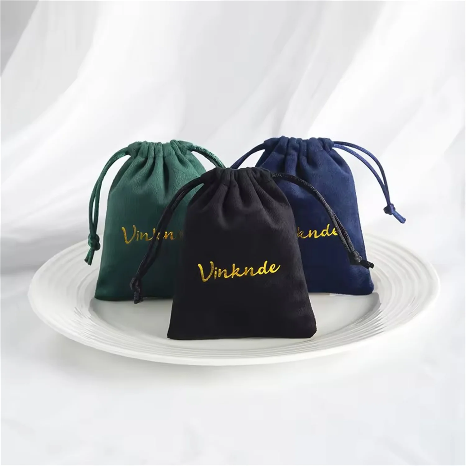 100 قطعة أكياس التعبئة والتغليف المخملية الخضراء الفاخرة حفل زفاف لصالح كاندي جودي أكياس شعار مخصص الرباط مجوهرات المنظم شنطة هدايا