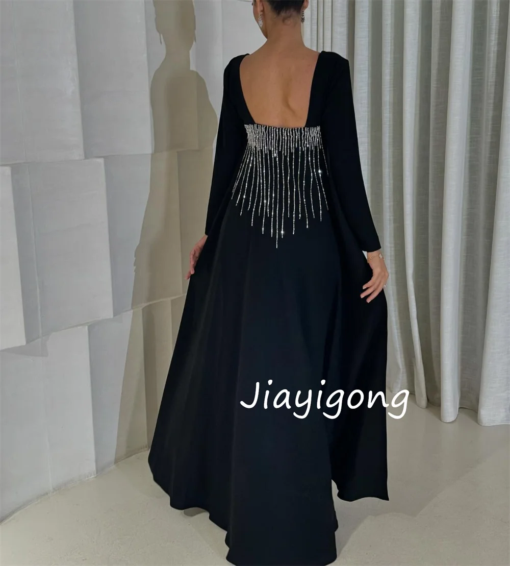 Maßgeschneiderte, elegante Jersey-Falten-Pailletten-Midikleider mit geradem, quadratischem Ausschnitt, maßgeschneiderter Anlass, Abschlussball, hohe Qualität, schlicht