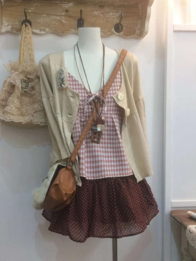 

Осенний винтажный милый комплект из трех предметов, милый клетчатый жилет + однотонное пальто с длинными рукавами + юбка в горошек, женский костюм в стиле каваи в стиле пэчворк, новый