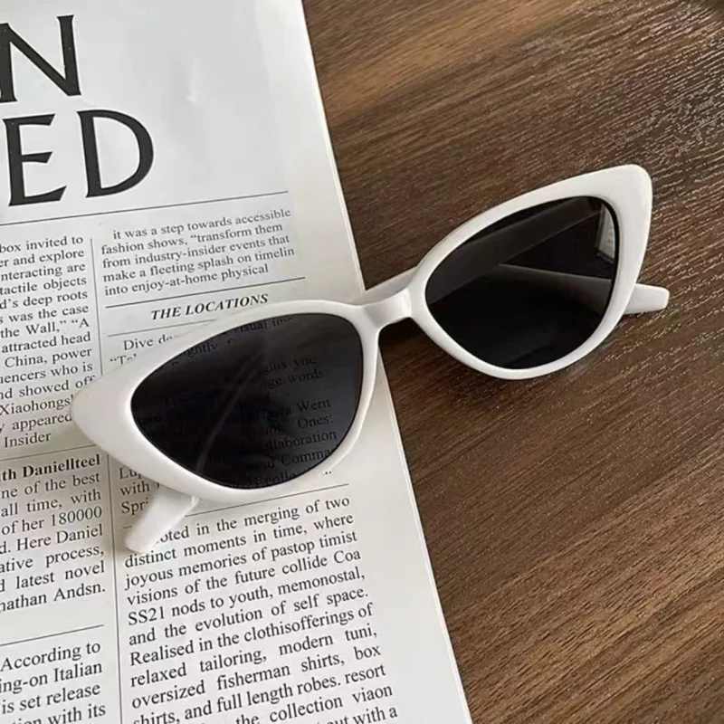Dreieckige Cat-Eye-Sonnenbrille für Damen mit hochwertiger UV-Schutzfunktion, Retro-Sonnenbrille mit kleinem Rahmen (DS-516)