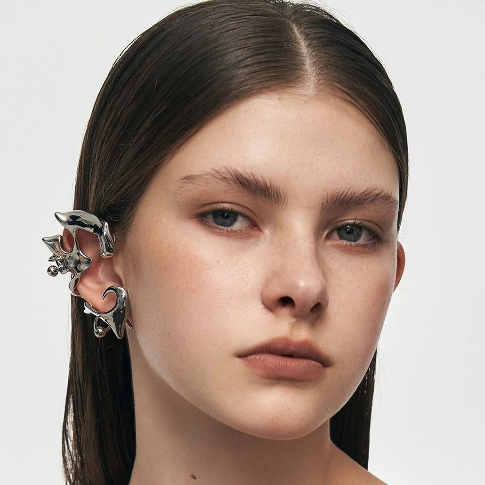 Clip per orecchio in osso a costine Cyberpunk unisex Hip Hop senza foratura Orecchino Rock argentato Fibbia per orecchio in metallo Accessori per gioielli di Halloween