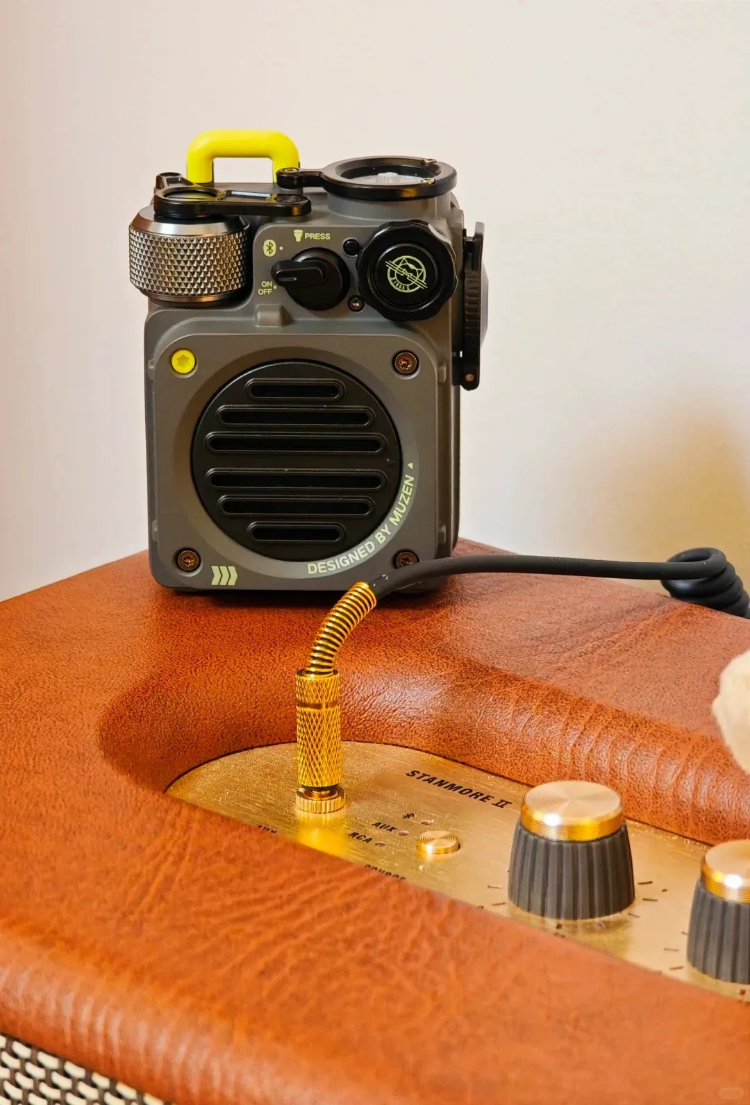 MUZEN Wild MIni سماعة لاسلكية تعمل بالبلوتوث المتكلم الحضرية رمادي راديو FM التخييم في الهواء الطلق المحمولة AI الذكية مكبر صوت معدني مصباح يدوي MW-PVX