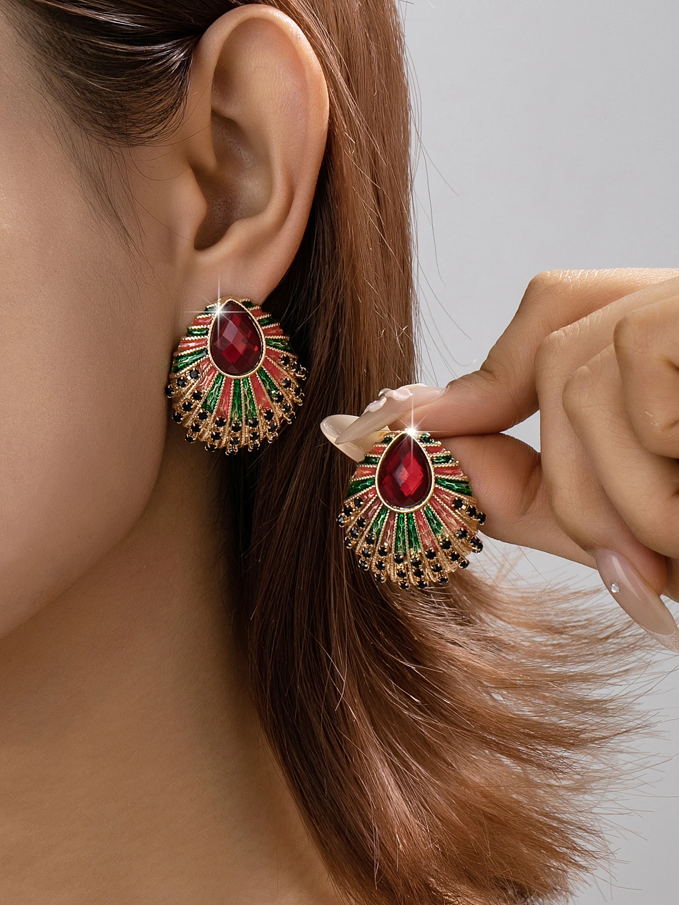 1 Pair of Luxurious Retro-Style Ethnic Bohemian Fan-Shaped Colored Glaze Earrings for Women, Featuring Red, Green, and Black Color-Blocked Glaze Stripes with a Teardrop-Shaped Red Imitation Gemstone Main Stone Design, and Black Glass Gemstones Encrusted on the Edges, Suitable for Women's Accessories for Vacations, Parties, and Music Festivals