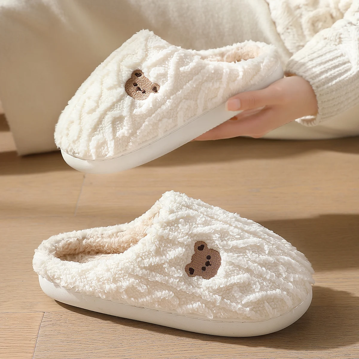 QYCKABY Women's Lovely Simplicity Fur Slippers Unisex Home Comfortable Plush Lined Slip On Shoes, Mens Warm Autumn Winter Slides