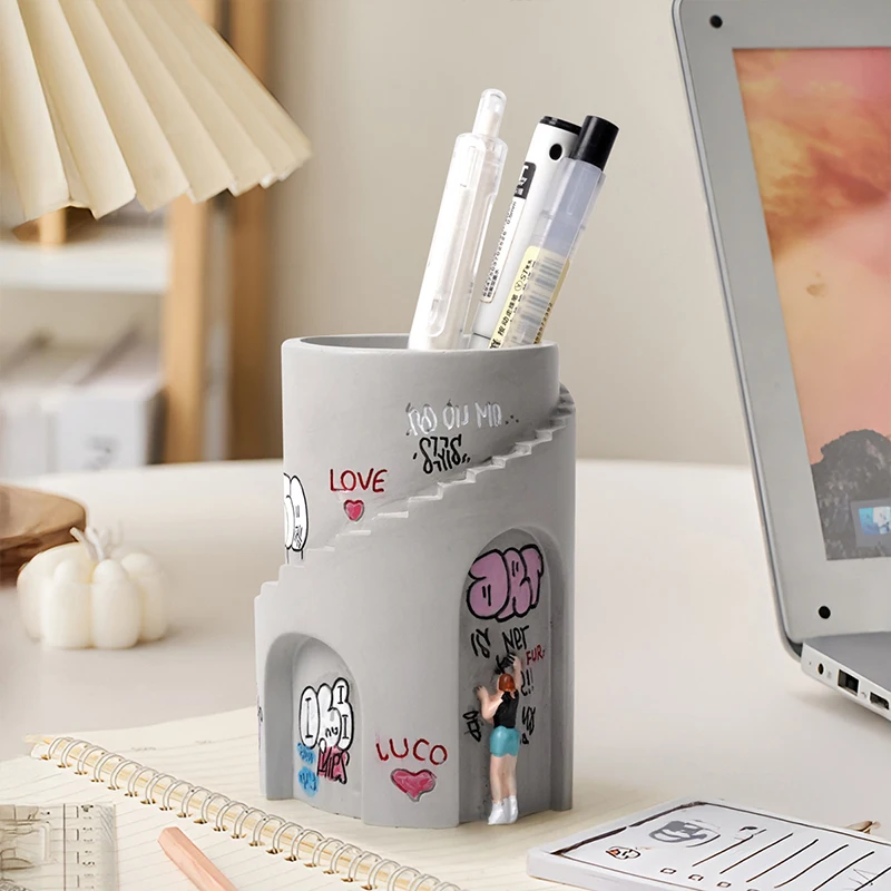

Graffiti Pen Holders Desk Top Figurines Funny Gifts Creative Cute Art Decoration Resin Craft Tabletop Ornament Sense of Art