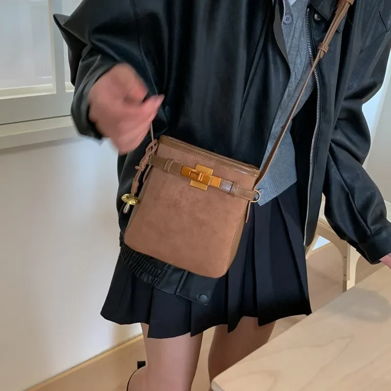 

Elegant Women Leather Luxury Classic Fashion Designer Crossbody Shoulder Tote Bag Handbag For Modern Chic Outfits