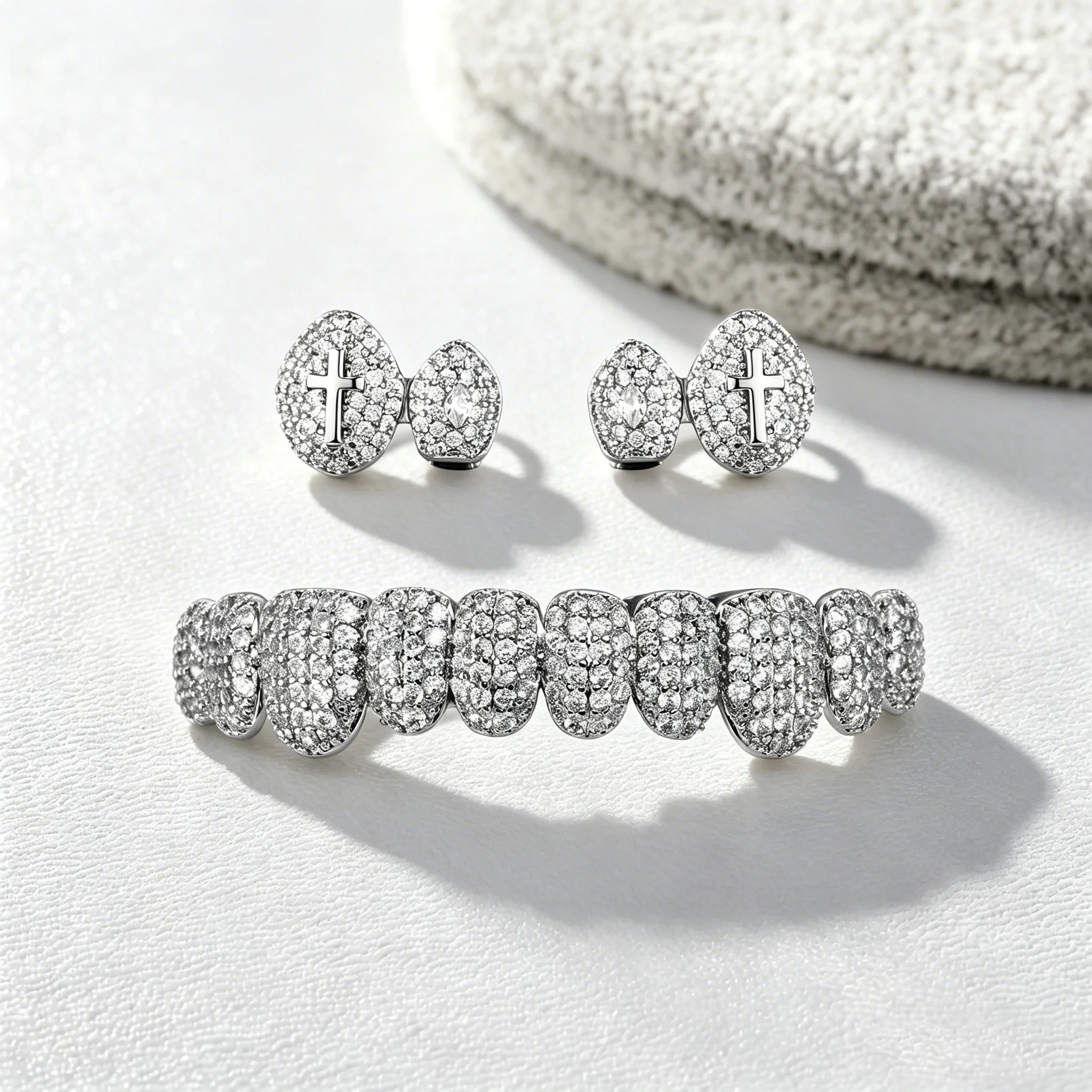 TOPGRILLZ Hip Hop 3-teiliges Grillz-Set, Weißgoldfarben, Kupferkreuz, Iced Out, 8 Zähne, Weihnachtsschmuck, Geschenk für Männer und Frauen – Detail 5