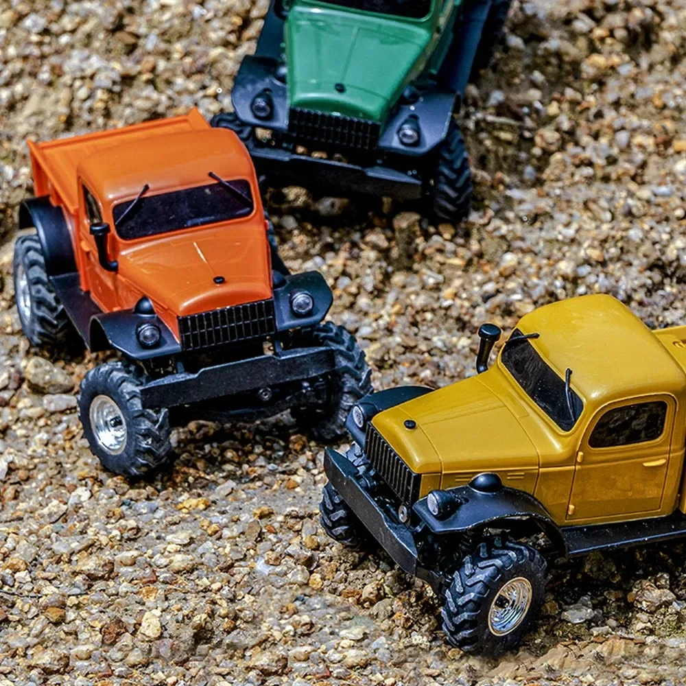 SALVATOR Camion cingolato telecomandato 4WD in scala 1:24 da 2,4 GHz Rock Crawler con luci a LED per avventure fuoristrada
