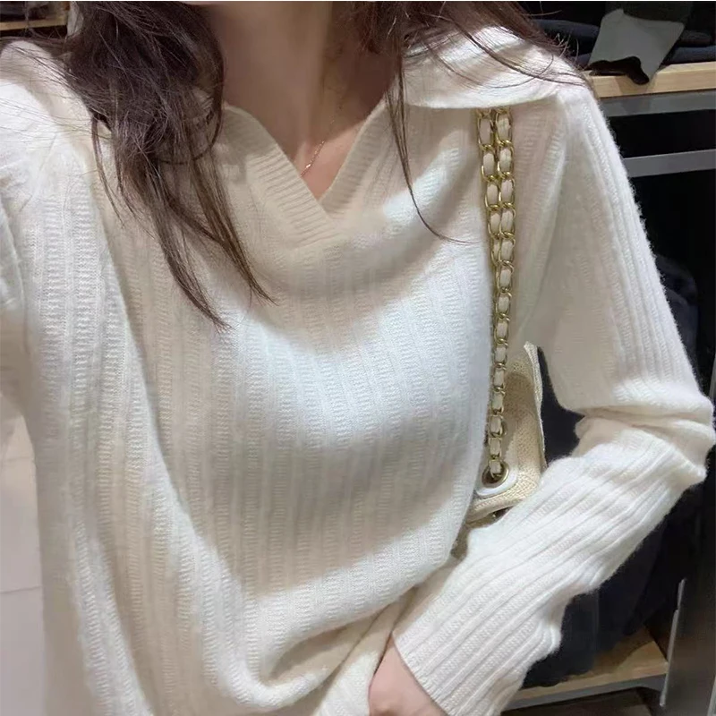 

2025 Autumn And Winter New V-Neck Pullover Pure Wool Knitwear Women's Fashion Simple Elegant Lapel Long Sleeve Solid Sweaters
