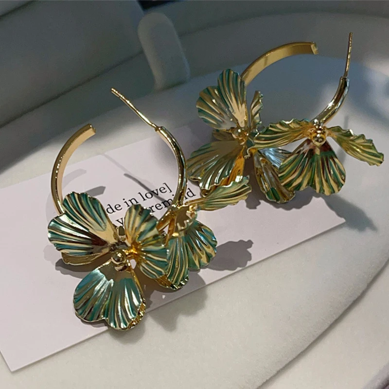 زهرة معدنية C آخر أقراط للنساء المينا محكم البتلة مجوهرات الأزياء أنماط جديدة أنيقة الصيف اكسسوارات هدايا C1940