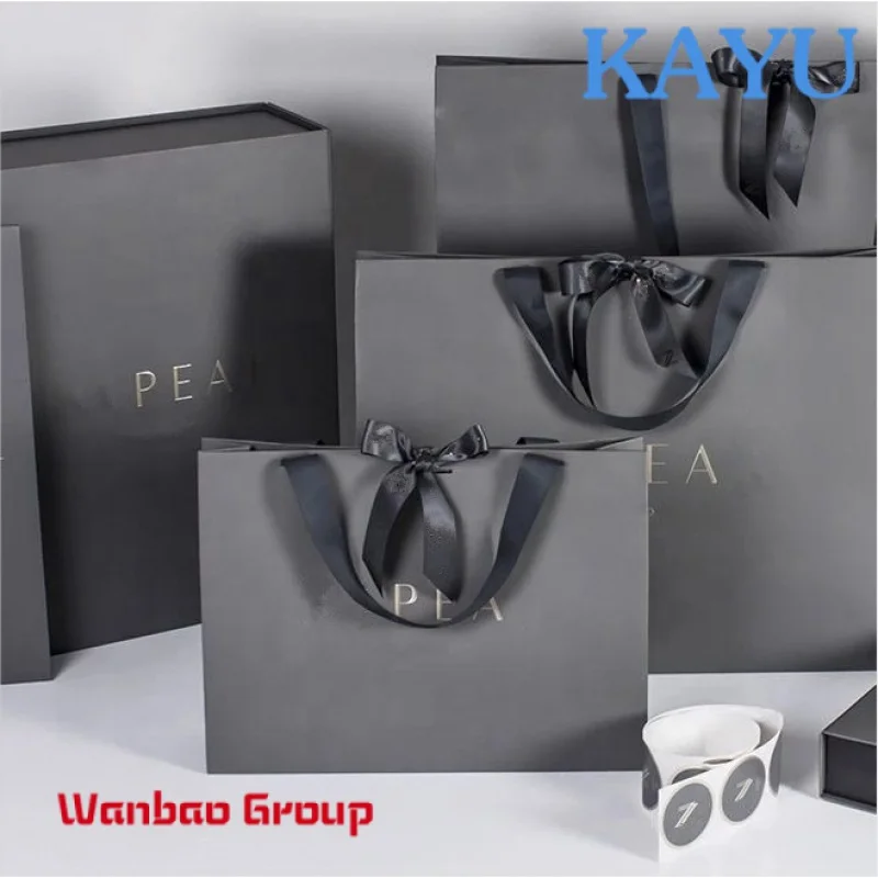 Custom  Custom Printed Logo Luxury sac en papier Matt Black Shopping Paper Gift Bags Packaging With Ribbon Handle