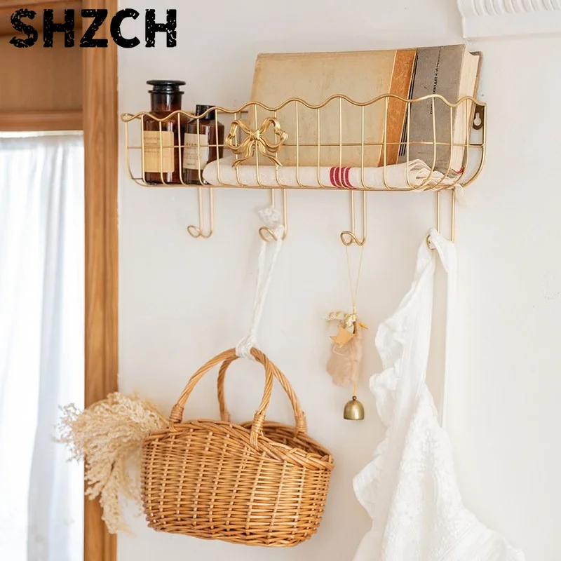 cesta-de-almacenamiento-decorativa-para-pared-estante-de-metal-dorado-para-pared-organizador-de-entrada-montado-en-la-pared-con-4-ganchos-para-llaves-carteras-bolsos-sombreros