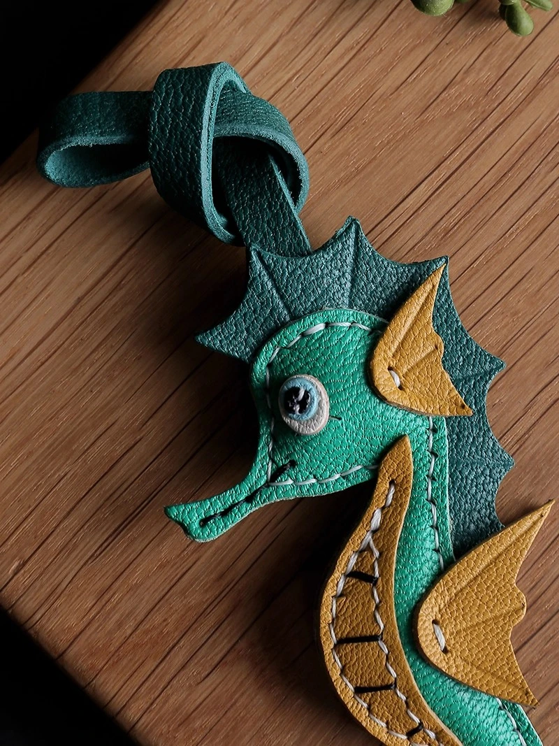 Colgante de caballo de mar, bolso de piel de oveja francesa, bolso colgante para teléfono, llavero de cuero genuino hecho a mano puro.