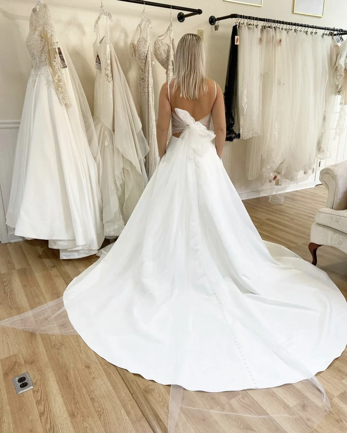 Customized Cheap A-Line V Neck Sleeveless Satin Wedding Dresses Sweep Train Satin Backless Robes De Mariée Bridal Gowns