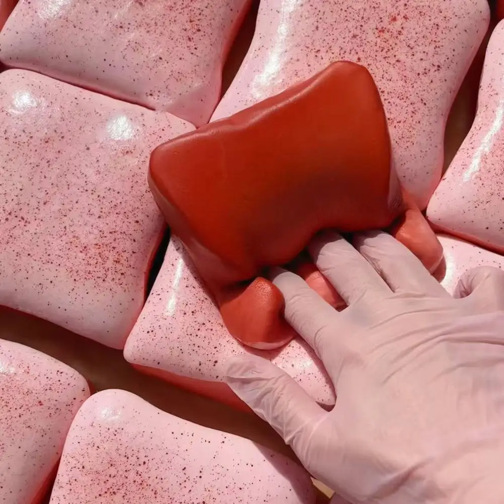 Zabawki antystresowe o spowolnionym powrocie do kształtu, zabawki sensoryczne redukujące stres, miękkie tosty jagodowe, kleiste chlebki do ściskania, realistyczne, na niepokój, na biurko.