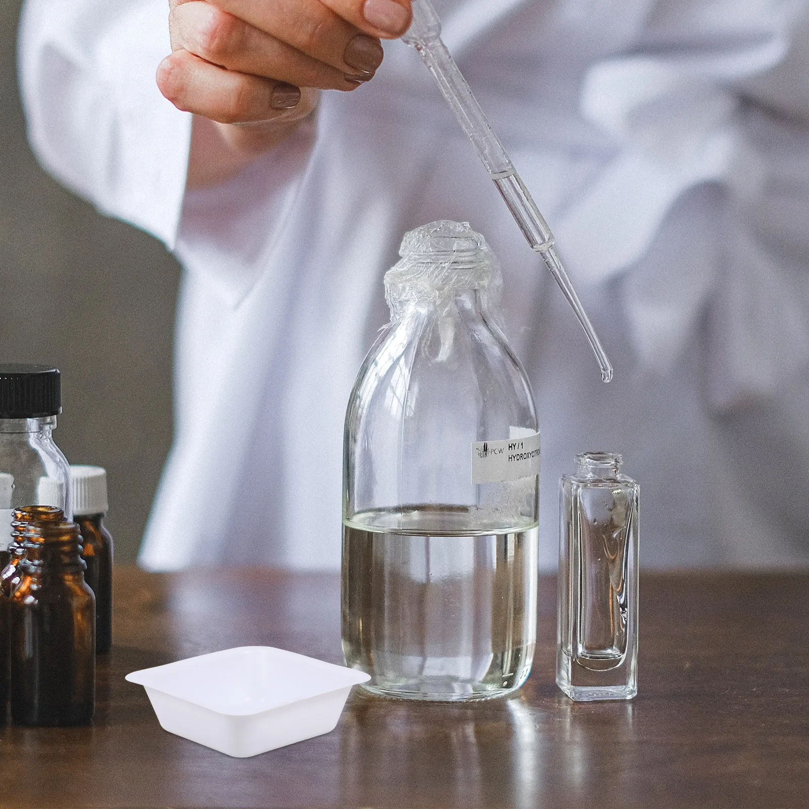 

20 Square Weighing Boats White Plastic Lab Equipment Food Tray Sample Containers Measuring Dishes Storage Pans Teaching Supplies