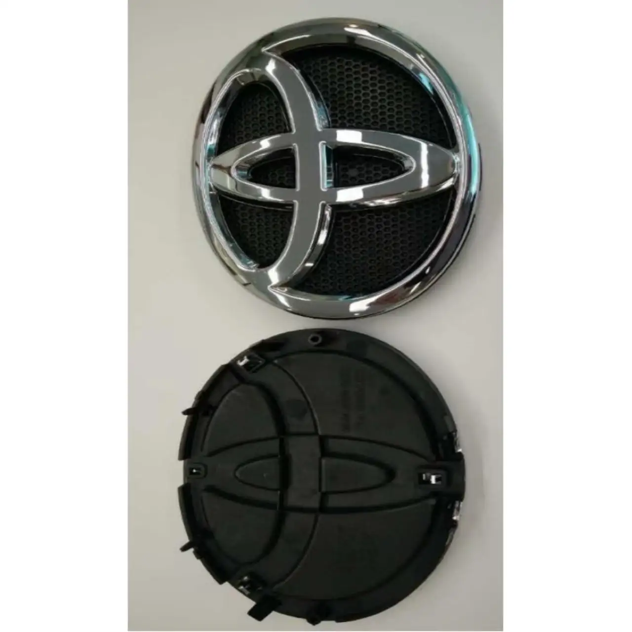 

Горячая новинка 2026: Эмблема на переднюю решетку радиатора для Toyota Hilux Revo, 190x130 мм – Совместима с OEM 75310-0K010/0K040/0K060/0K050 | А