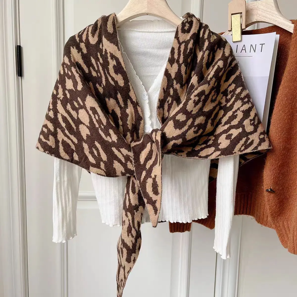 

Универсальный шарф-треугольник из смесовой шерсти в полоску, повседневный вязаный женский платок, модный шарф нейтрального стиля для осенне-зимнего сезона