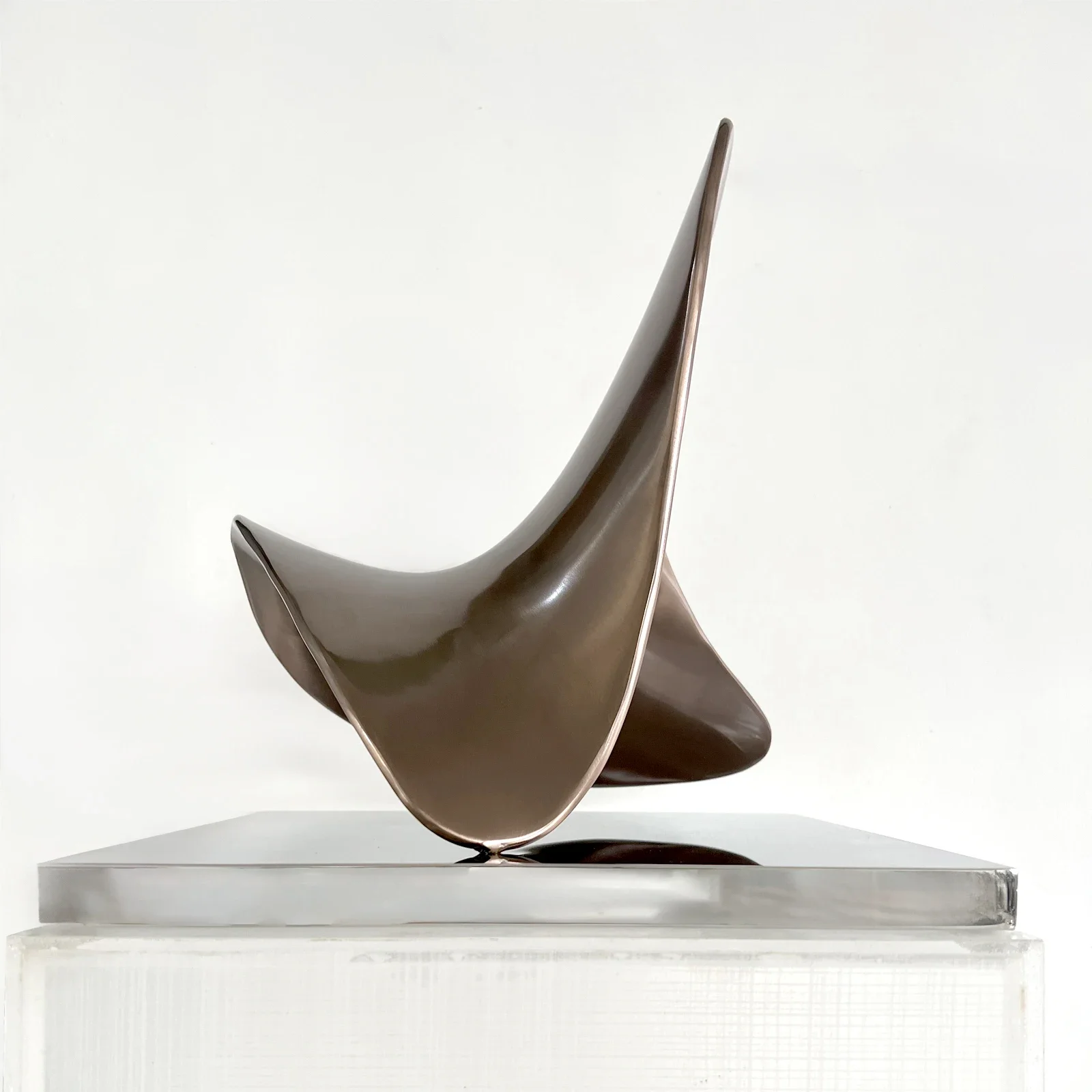 

High-quality metal abstract lines, modern minimalist art home office sculpture decoration