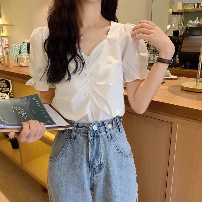 Summer New Retro Design with Bubble Sleeves Niche Shirt for Women French Short Sleeved White Chic Top