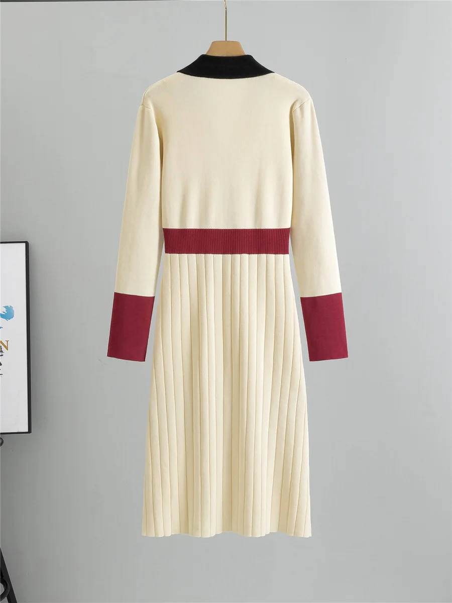 Damska sukienka dzianinowa z kołnierzykiem, dopasowana w talii, w stylu europejskim, nowa kolekcja wiosna-jesień 2025, średniej długości, z kontrastowymi wstawkami kolorystycznymi.