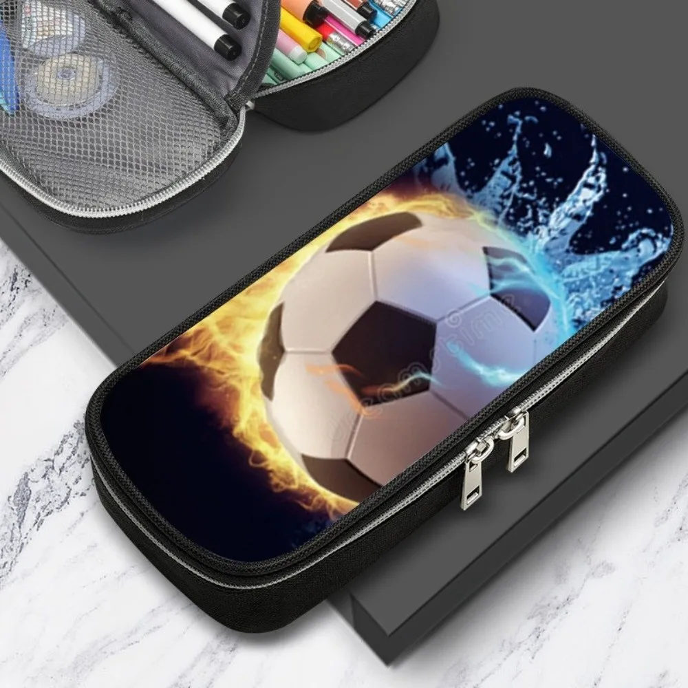 

Новый пенал из полиэстера с футбольным узором и застежкой-молнией, сумка для ручек с футбольным узором, многофункциональная сумка на спортивную тематику, подарок