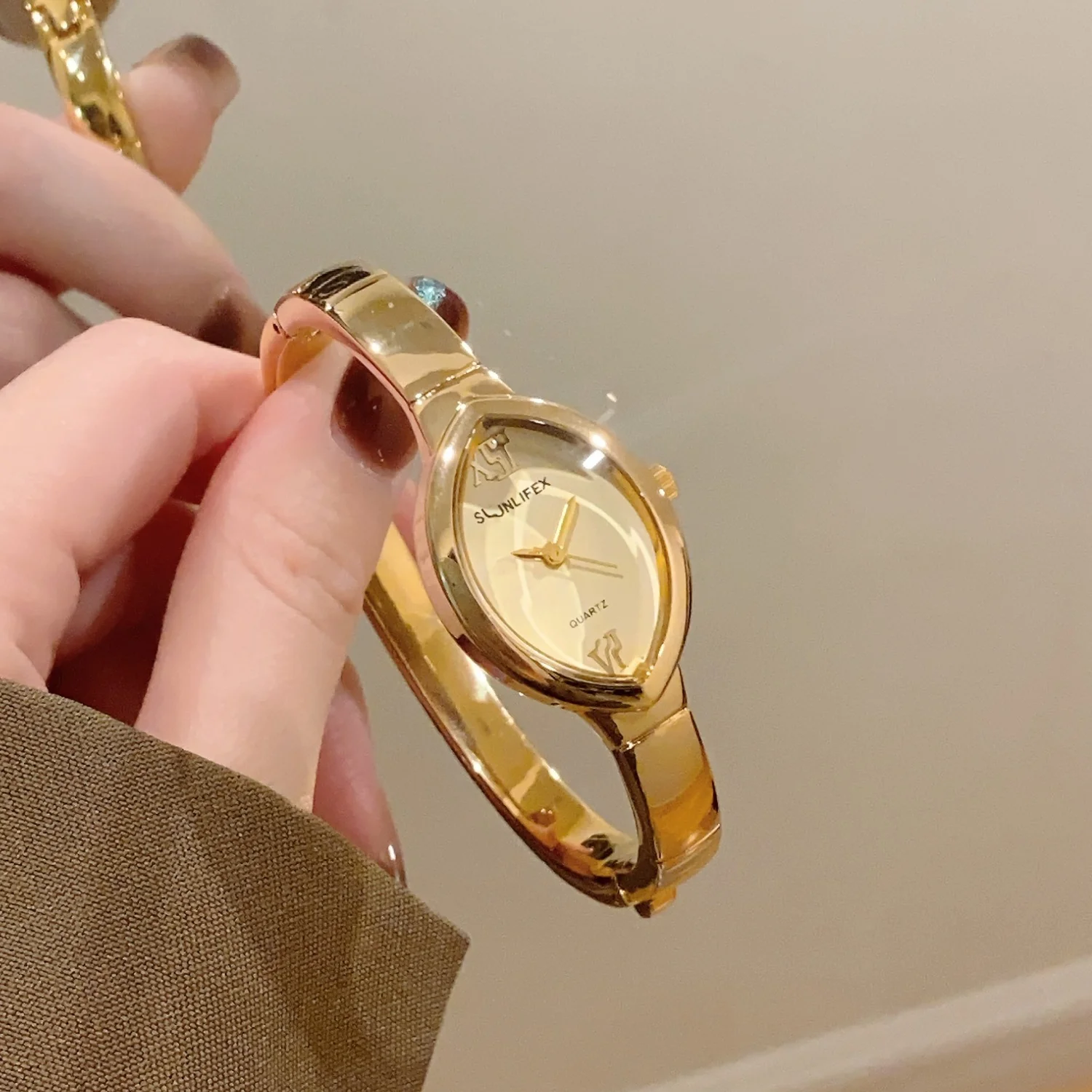 

Элегантные женские кварцевые часы SUNLIFEX, золотистые и серебристые, с браслетом-цепочкой, маленьким циферблатом, новые, милые, стальные наручные часы для женщин