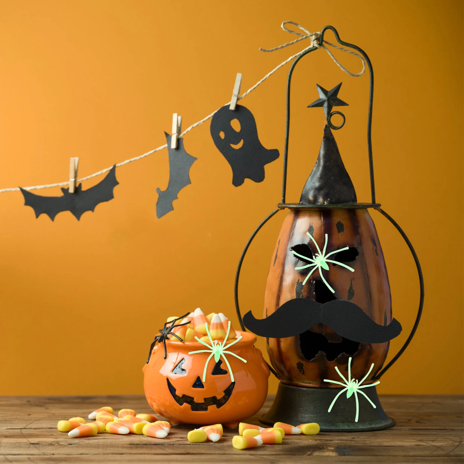 

50pcs Glow In The Dark Spiders Halloween Decorations Realistic Fake Spider Props Scary Party Prank Luminous Spider Decors