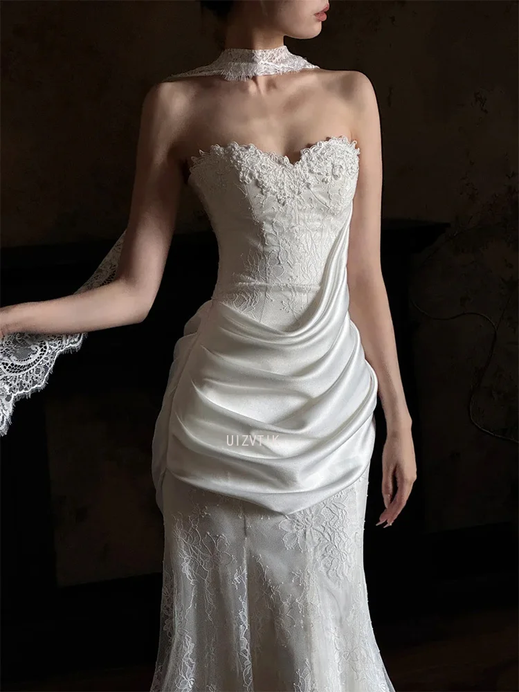 ชุดแต่งงานทรงเมอร์เมดสีขาวเรียบง่าย ผู้หญิงเซ็กซี่ คอวีประดับลูกไม้ ผ้าซาติน ชุดเจ้าสาวหรูหรา  ชุดแต่งงานแบบสั่งตัด