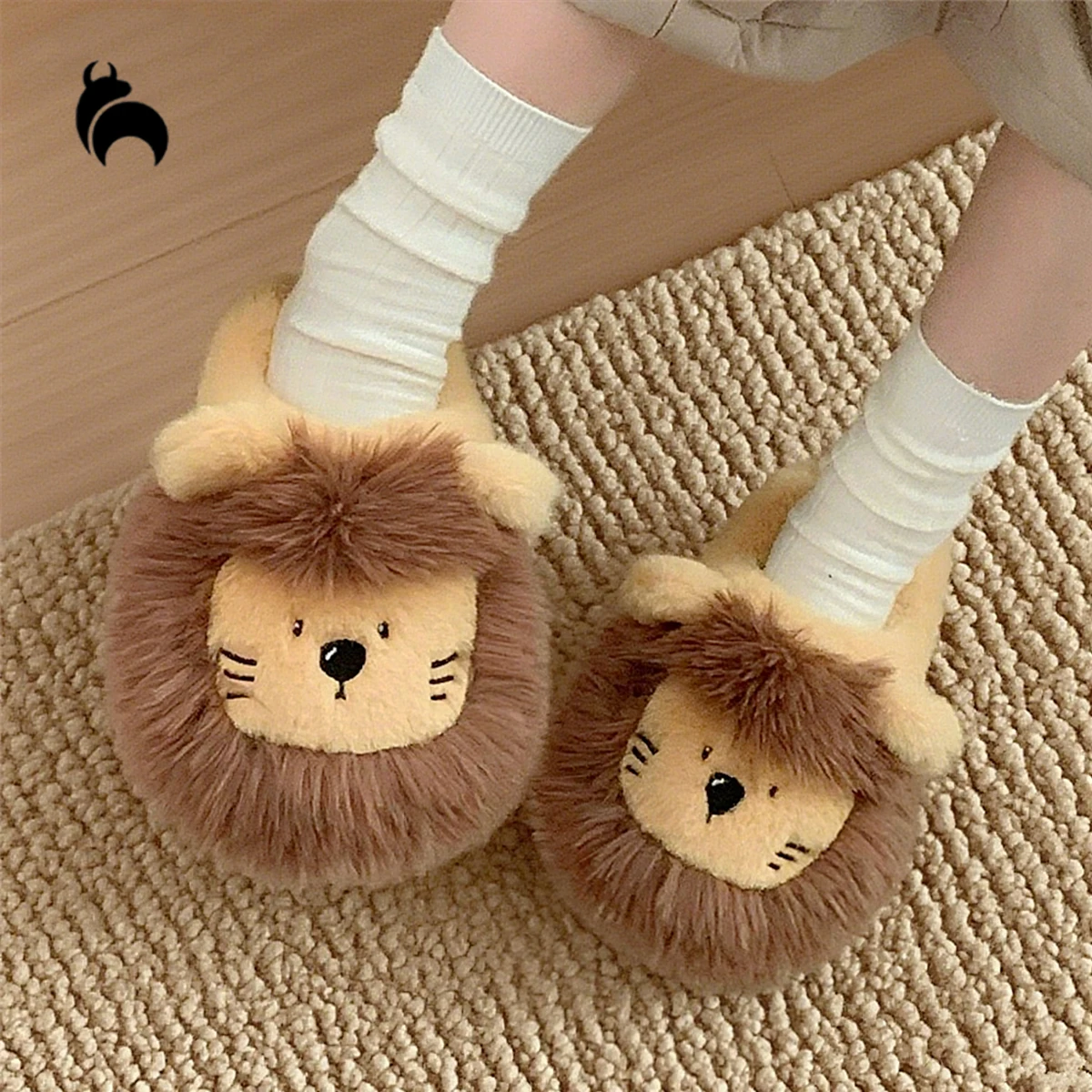 Zapatos de casa de felpa con bonito león de dibujos animados para hombres y mujeres, zapatillas de algodón antideslizantes para parejas cómodas y cálidas de invierno