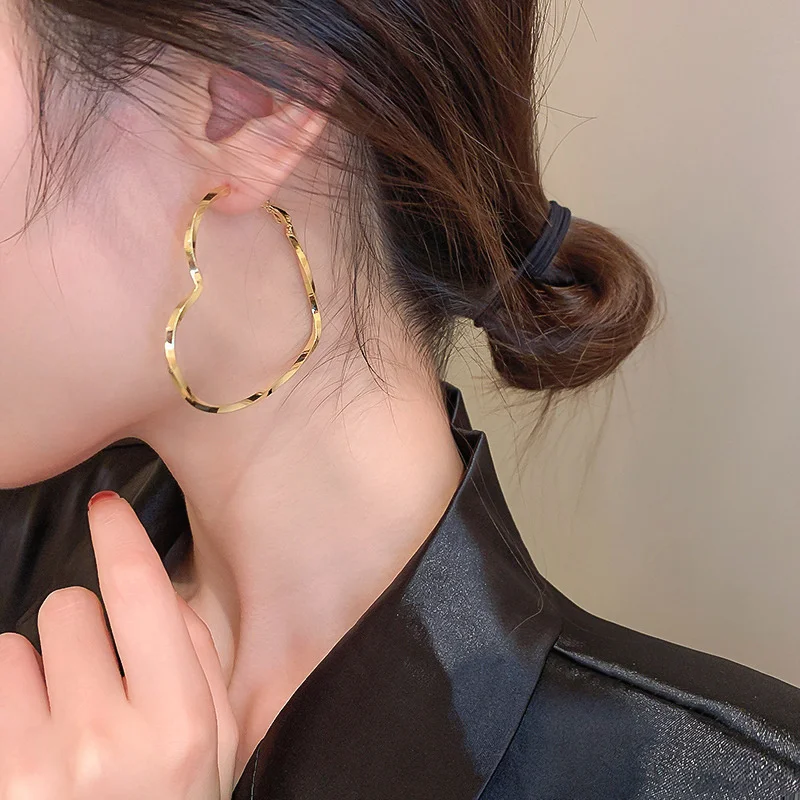 New Gold Color Heart Hoop Earrings for Women Exaggerated Metal Earrings 40mm Hoop Earrings Punk Hiphop Style Female Earrings