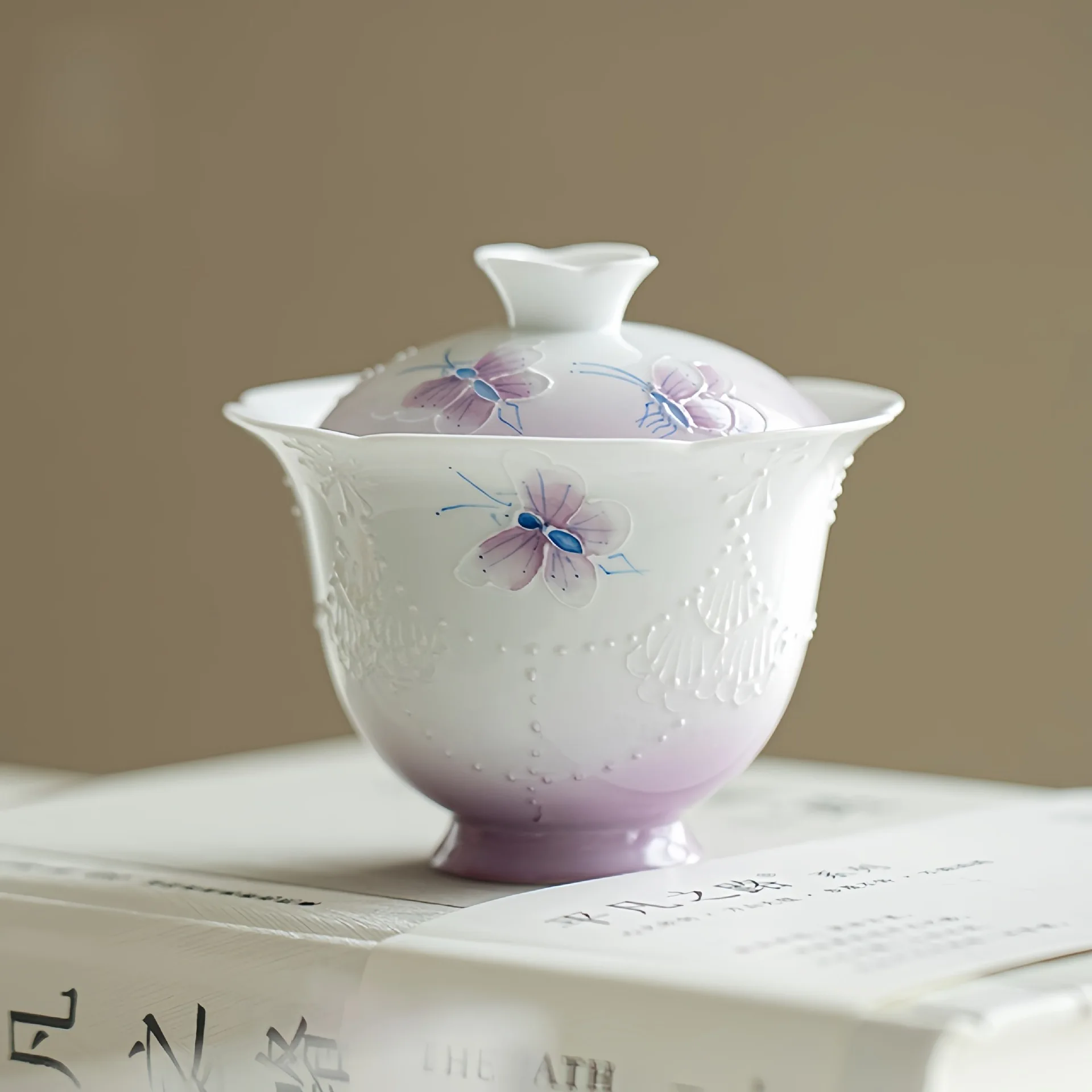 

Hand painted Arita burn gradual change purple bead curtain butterfly cover bowl kung fu tea set household ceramic tea bowl