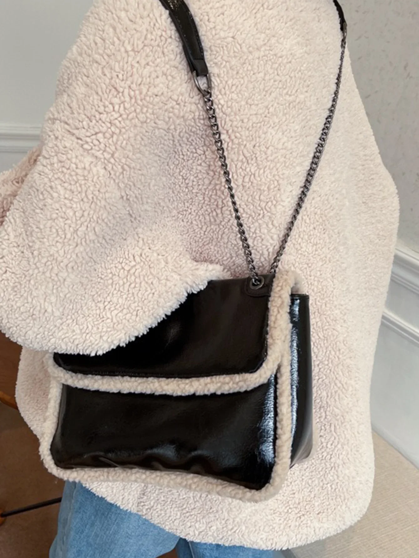 Sac à Main en Cuir Verni et Fourrure d'Agneau pour Femme, Sacoche à Bandoulière avec Chaîne et Texture, Style Décontracté, Nouvelle Mode