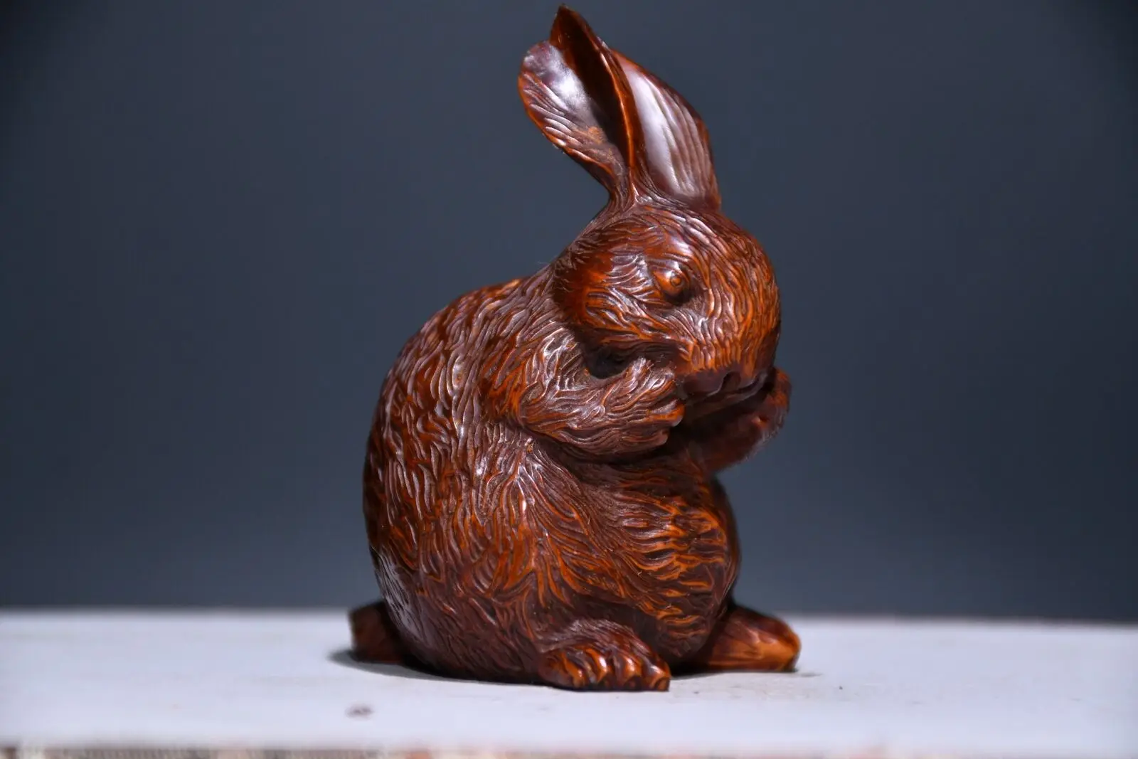 

2.8" Chinese Box-wood Hand Engraving Animal 12 Zodiac Lovable Rabbit Statue