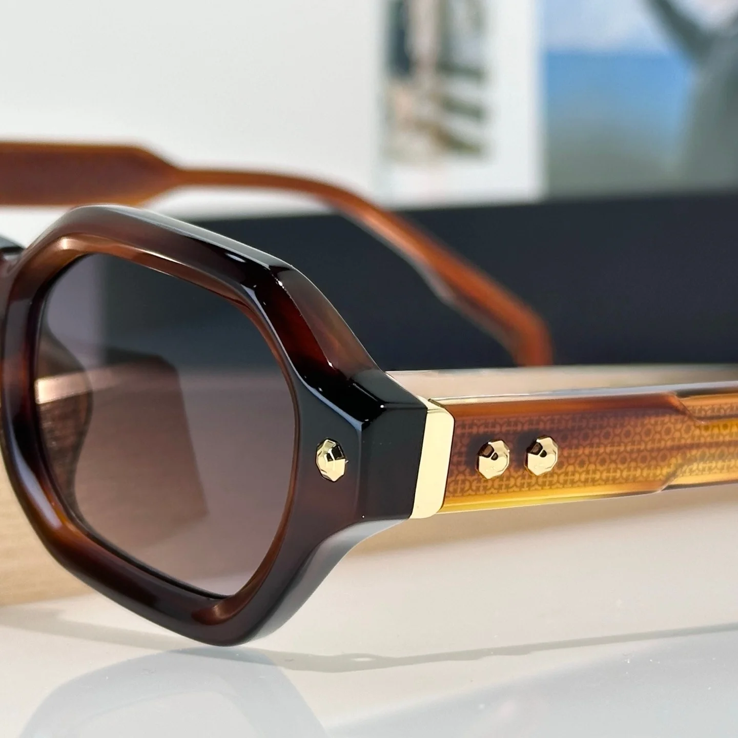 Project 05 Fashion Sunglasses Man Woman,Iconic Gold Rivet Polygon Design,UV Blocking Gradient Lens,Elevate Your Outfit