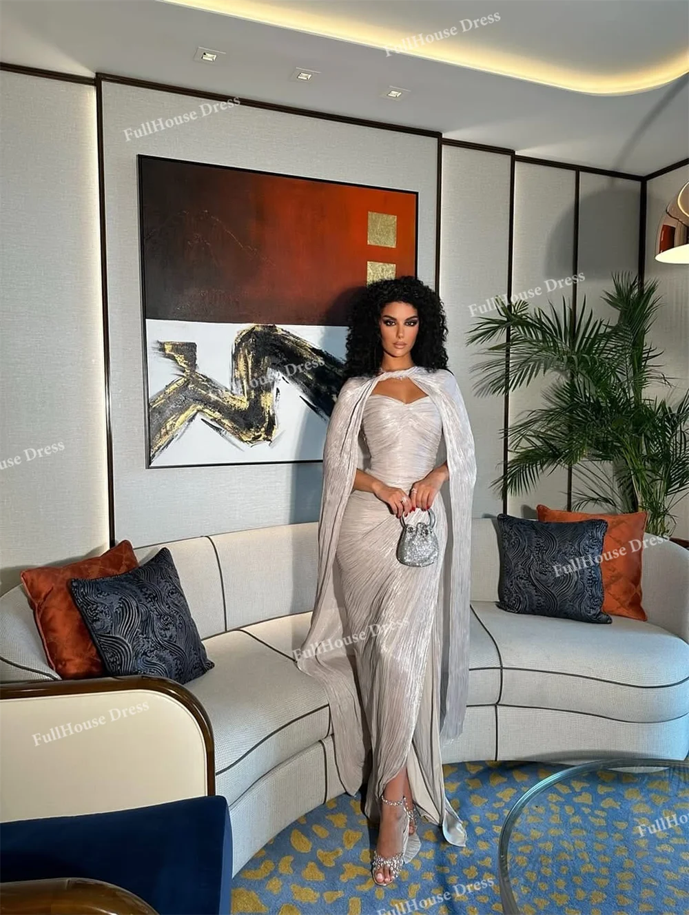 Vestido de noche plisado con hombros descubiertos, hecho a medida, de alta calidad, con abertura lateral hasta el tobillo, sin mangas, con capa