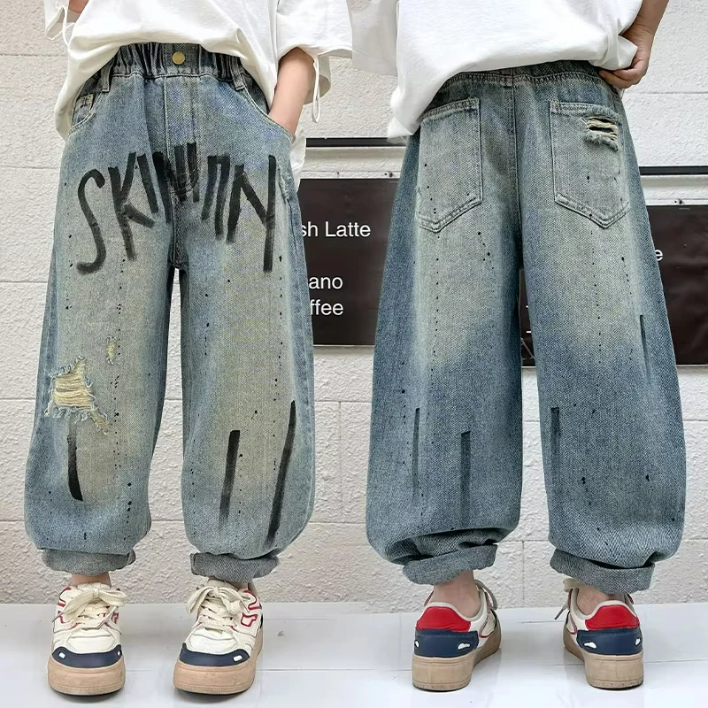 2025 Nuovi vestiti per ragazzi Jeans strappati Primavera Autunno lettera Pantaloni in denim Bambini grandi Pantaloni larghi larghi a gamba larga belli