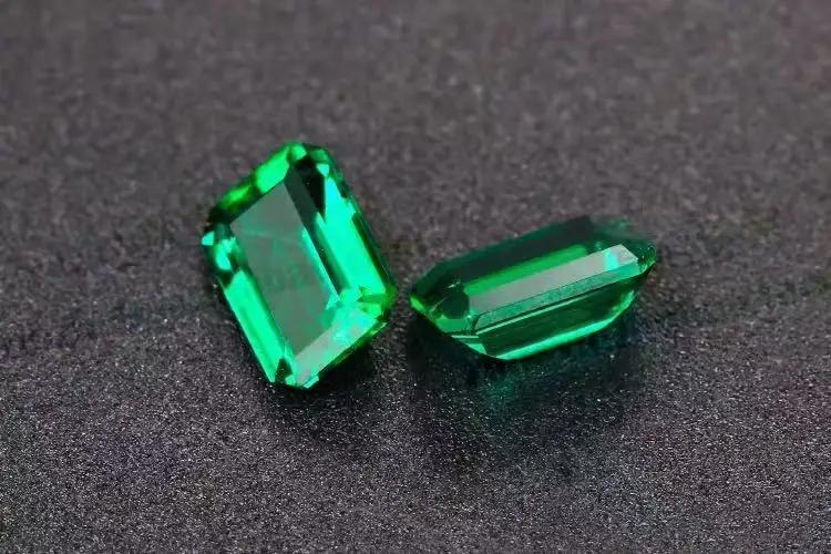 Rectangular chamfered lathe flat Zambia cultivation of emerald bare stone laboratory hydrothermal synthesis of gem ring face