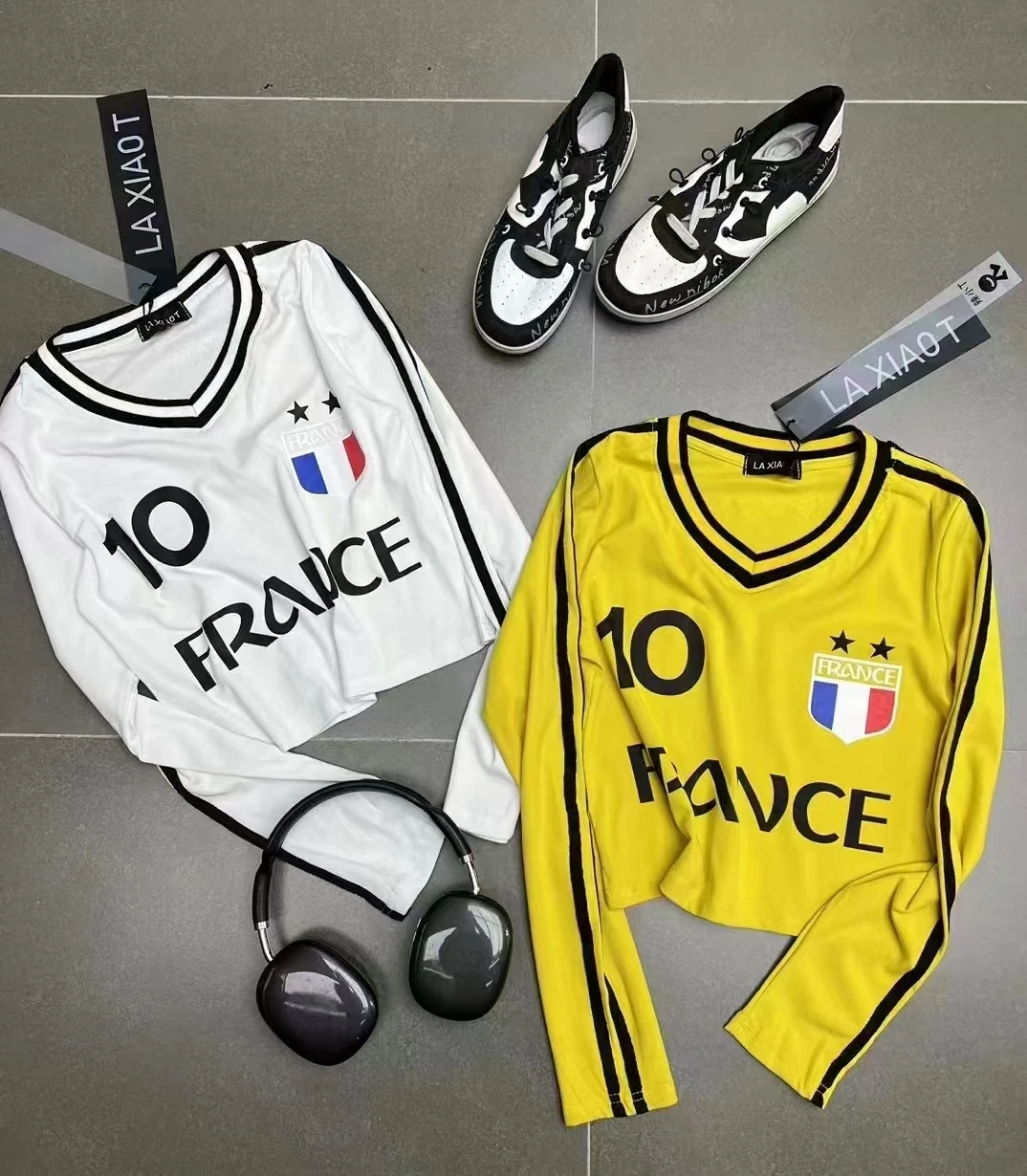 DEEPTOWN Y2k Graphic T-Shirt Women 2024 Autumn American Streetwear Long Sleeve V-neck Letter Print Vintage Sport Top Kpop Jersey