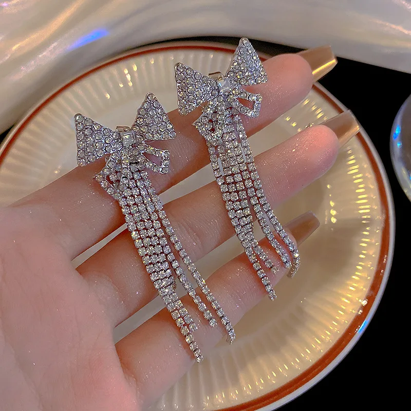 

Luxury Rhinestone Bow Long Tassel Pendat Earrings For Women Fashion Shiny Crystal Bowknot Stud Earrings Jewelry Party Gifts