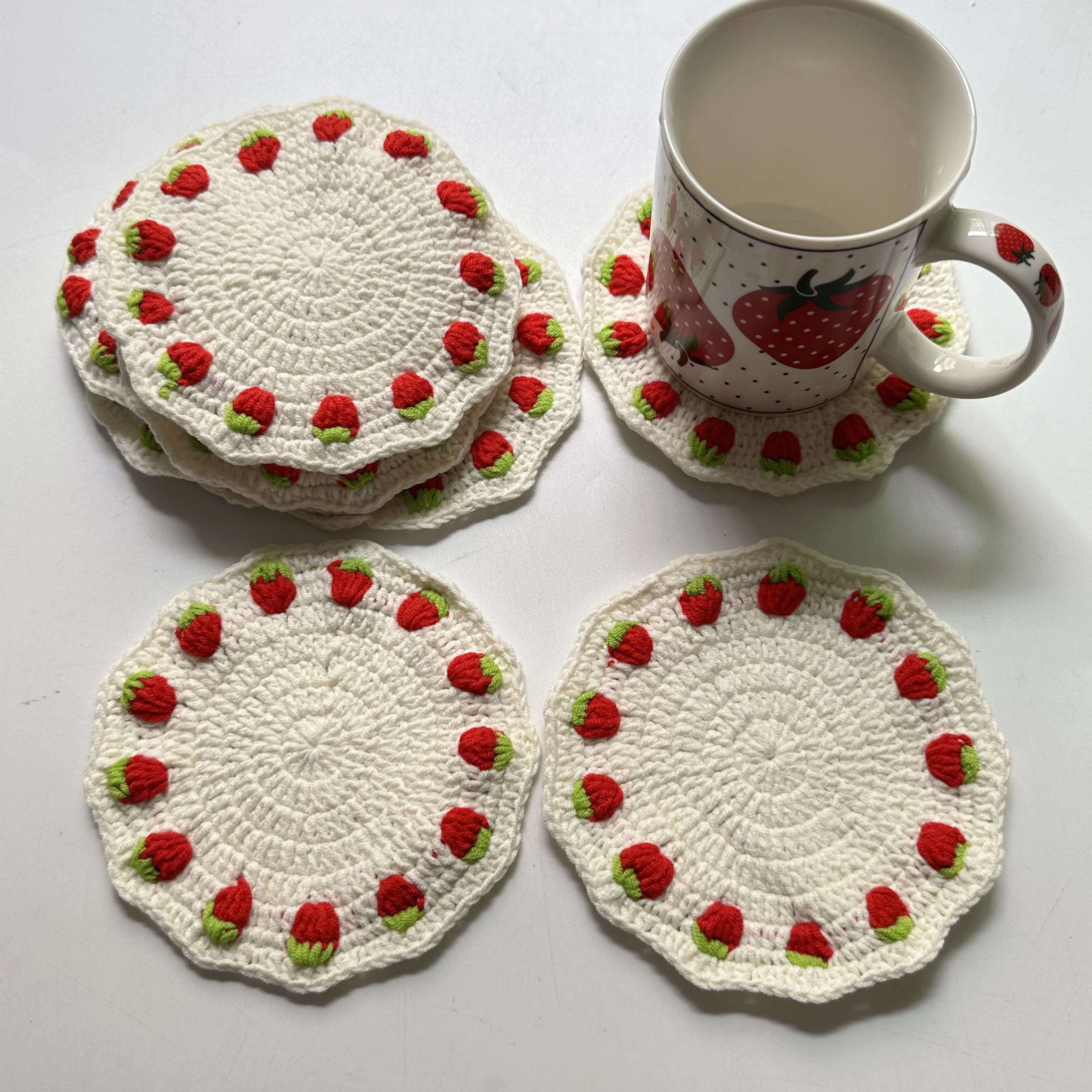 13CM Handmade Strawberry Table Mat Anti Slip Cup Holders Posavasos Placemats Set De Table Placemat Cuisine Accessoires Coasters