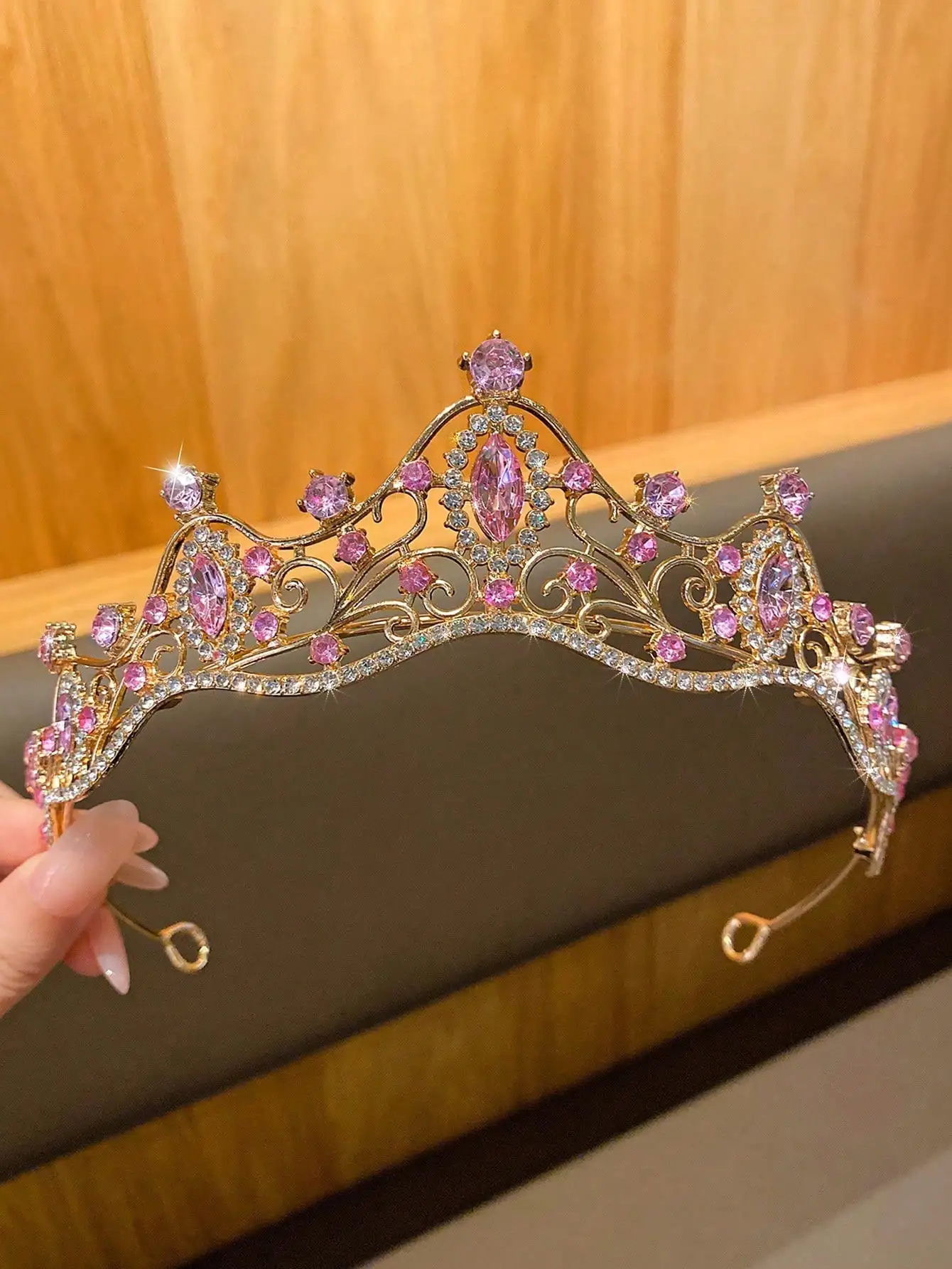 

1pc Elegant Golden Princess Crown, Suitable For Prom, Birthday Party, Performance, Runway, Pageant, Wedding, Holiday Gift,