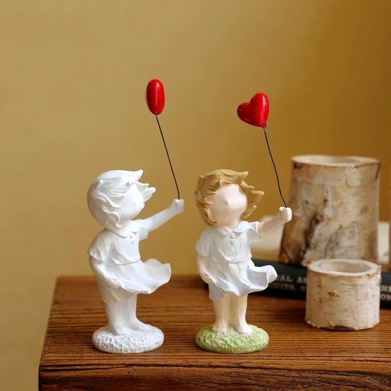Creative cartoon characters holding love ornaments living room bedroom office desktop decoration resin crafts home decoration
