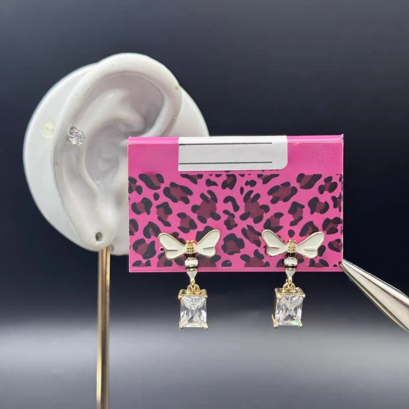 

925 Sterling Silver Cute Bee Shaped Earrings Luxurious Gift Elegant Design Simple Korean Style Earrings for Fashionable Women