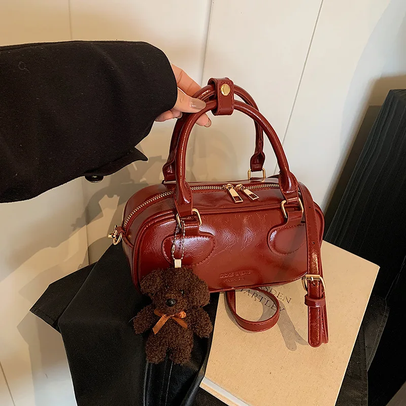 

Single shoulder diagonal cross bag, niche bag, retro fashion hand-held baseball bag, women's armpit bag