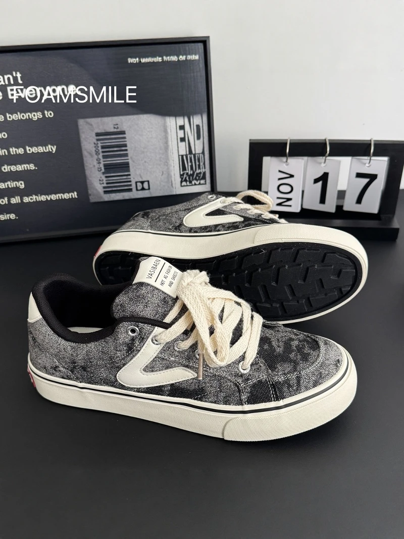 

Men's Low-Top Canvas Slip-On Shoes Casual Outdoor Sports Retro Trendy Flat Board Shoes Comfortable All-Match Student Footwear